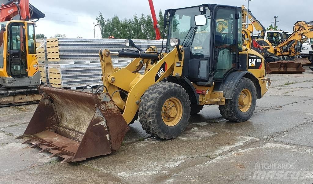 CAT 906M Utovarivači na točkove