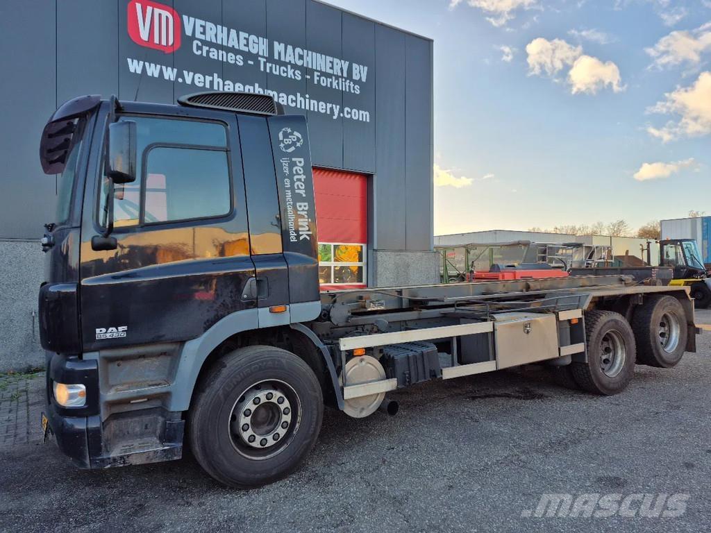 DAF 85.430 Rol kiper kamioni sa kukom za podizanje tereta