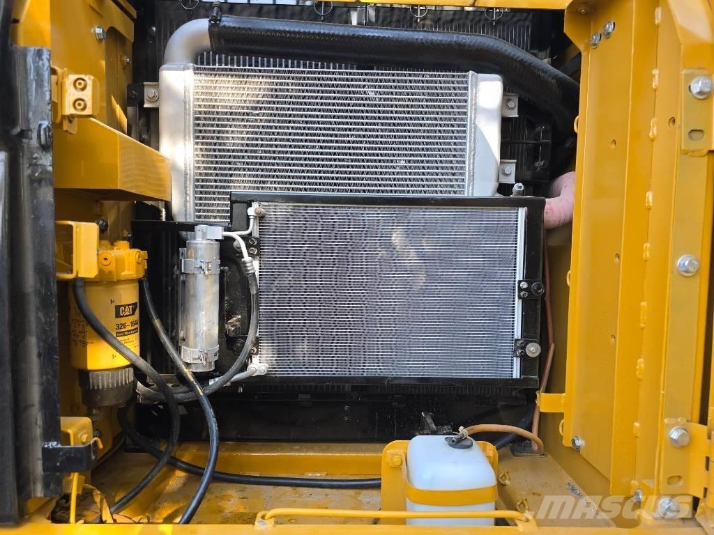 CAT 320D2 Bageri guseničari