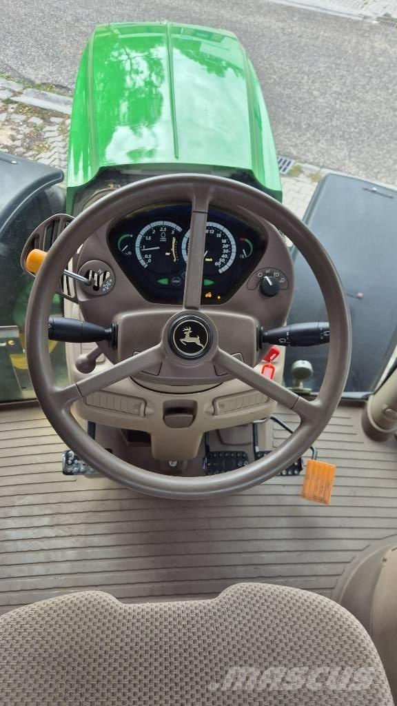 John Deere 6210 R Traktori