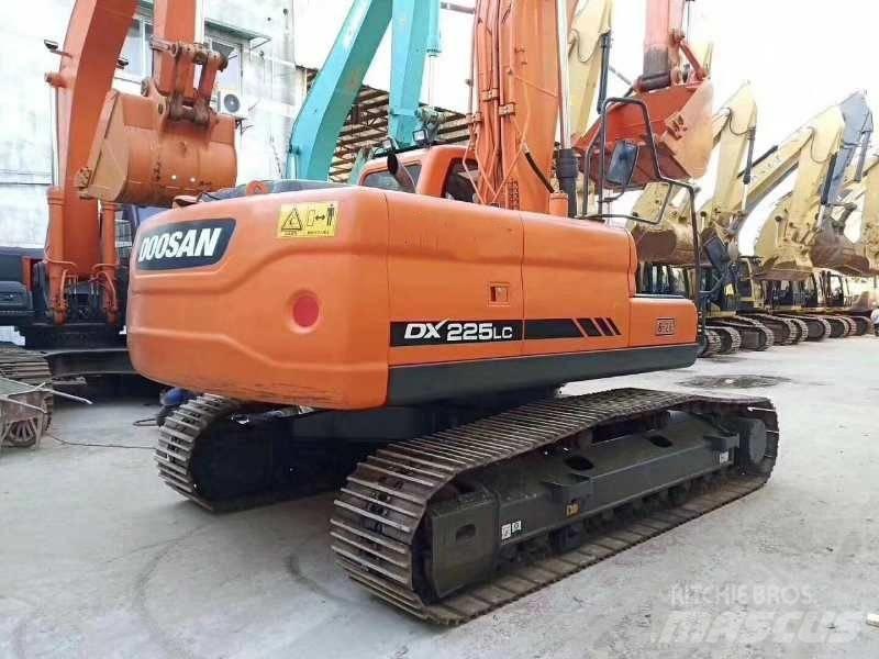 Doosan dx225 Bageri guseničari