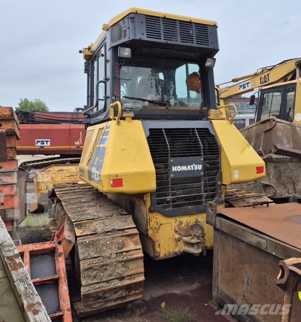 Komatsu D 51 EX-22 Buldožeri guseničari