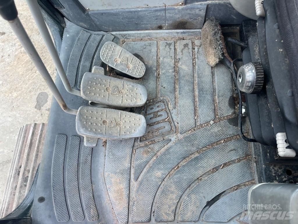 JCB JS 130 Bageri guseničari