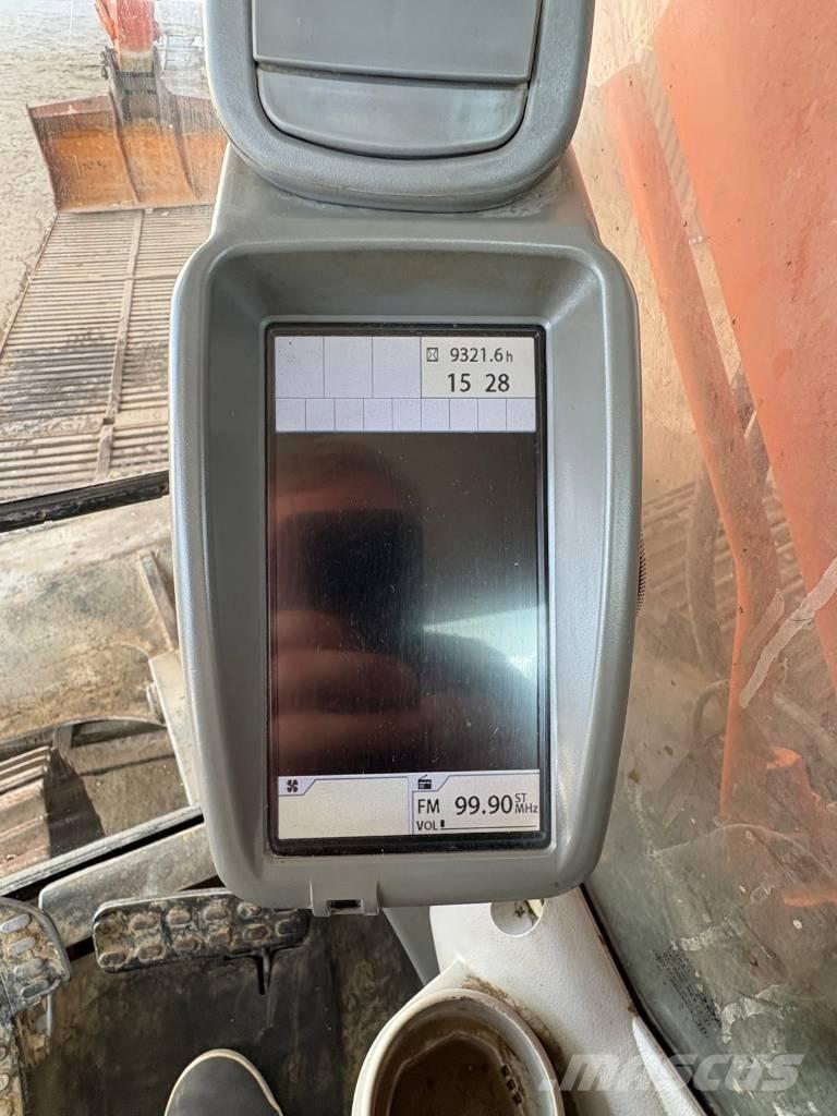 Hitachi ZX 225 Bageri guseničari