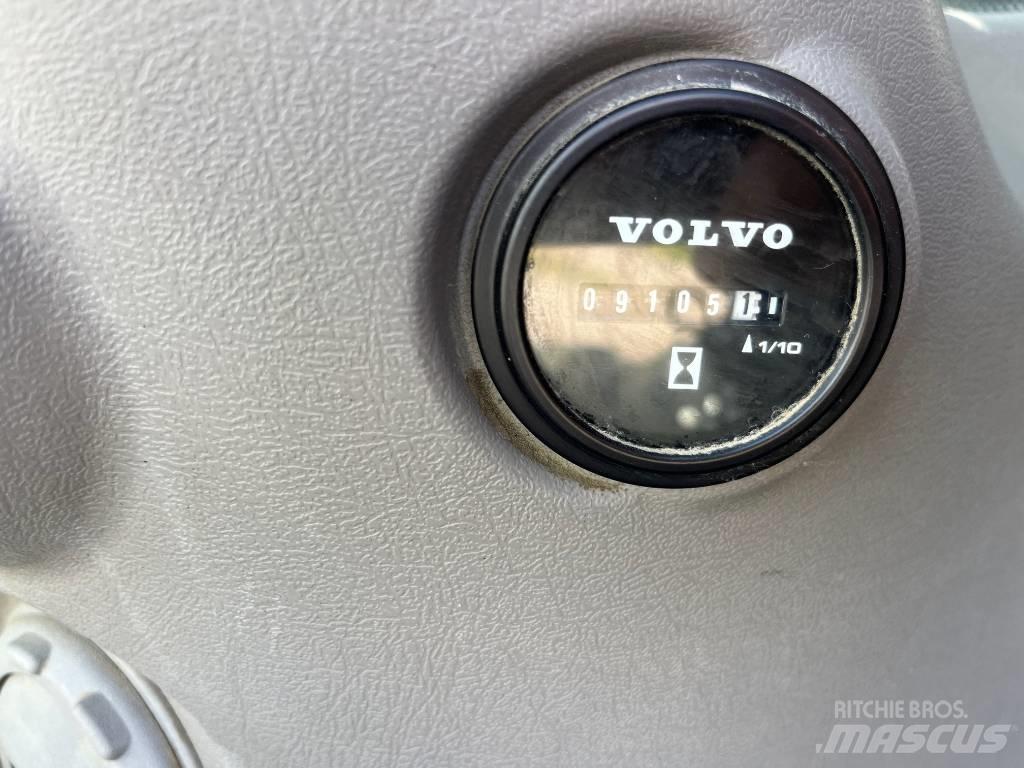 Volvo EC 300 EL Bageri guseničari
