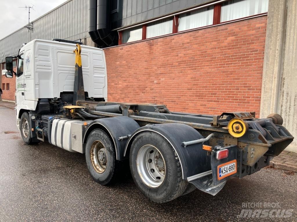 Volvo FH 550 Rol kiper kamioni sa kukom za podizanje tereta