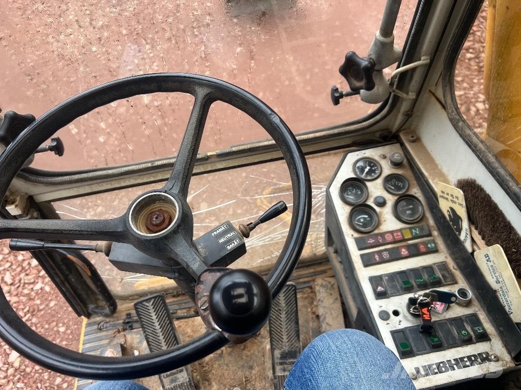 Liebherr 902 Bageri točkaši