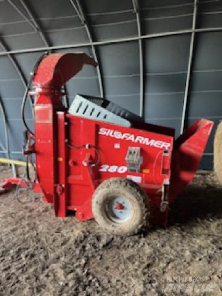 Silofarmer P 280 Rezači za bale, oprema za rezanje i odvajanje bal
