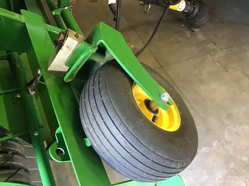 John Deere V461M Prese/balirke za rolo bale
