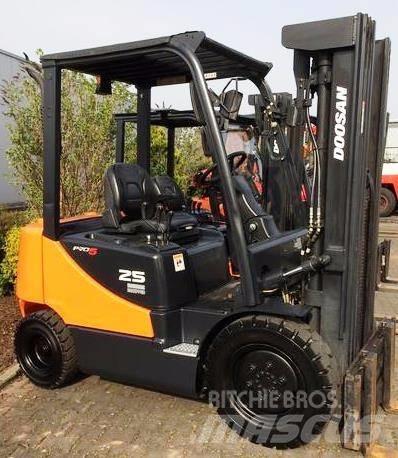 Doosan D25S-5 Dizelski viljuškari