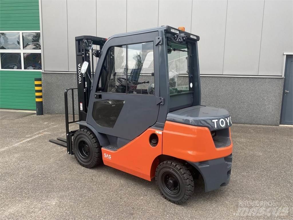 Toyota 52-8FDF25 Dizelski viljuškari
