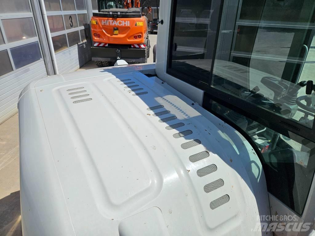 Takeuchi TB295W Bageri točkaši