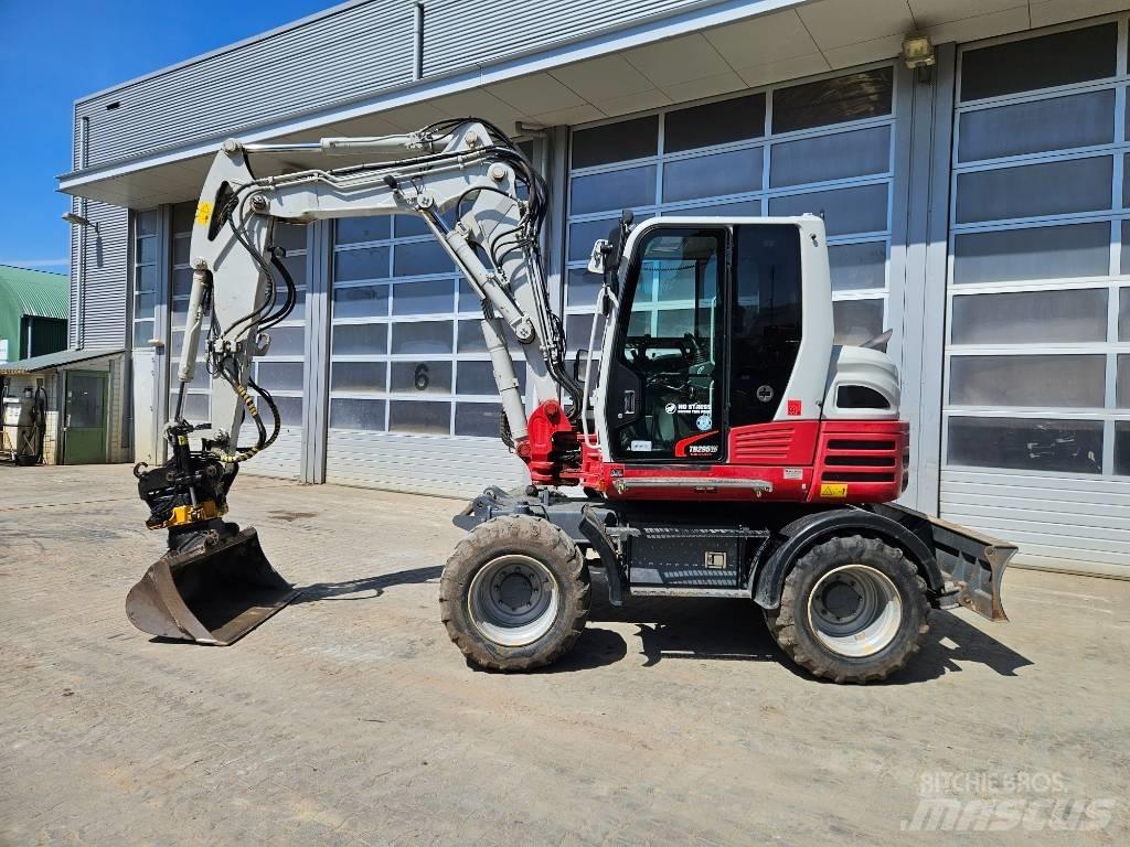 Takeuchi TB295W Bageri točkaši