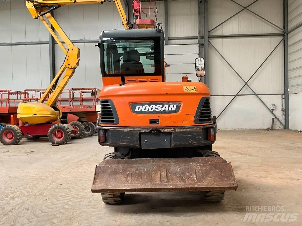 Doosan DX 55 W Bageri točkaši