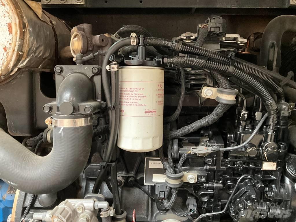 Doosan DX 55 W Bageri točkaši