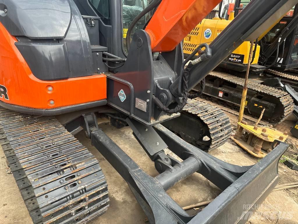 Hitachi ZX68USR-5A Mini bageri < 7t