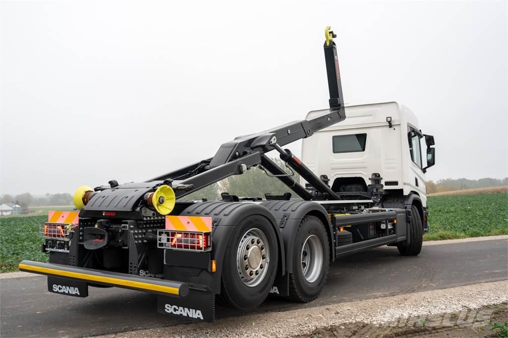 Scania P420 6X2 Rol kiper kamioni sa kukom za podizanje tereta