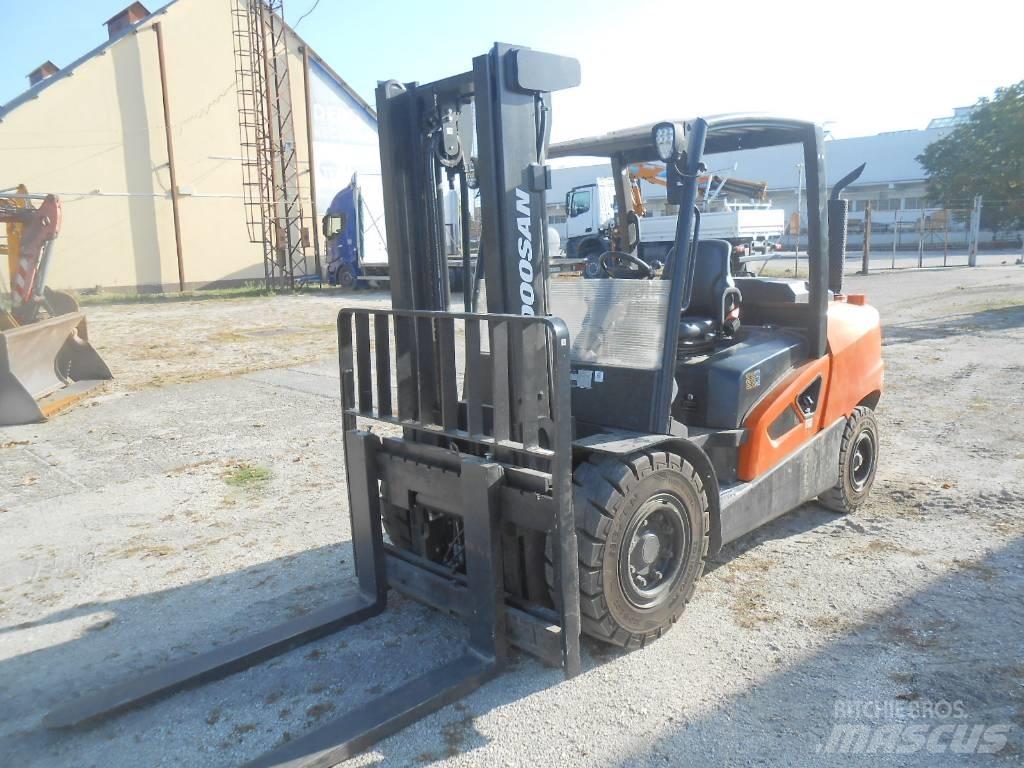 Doosan D50SC-09 Dizelski viljuškari