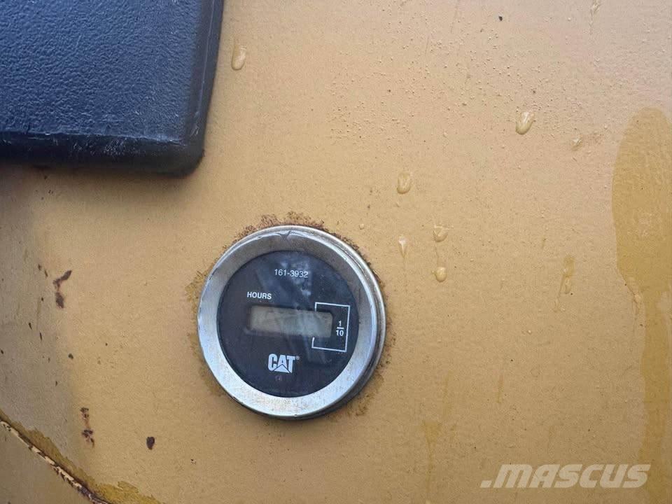 CAT D 3 G LGP Buldožeri guseničari