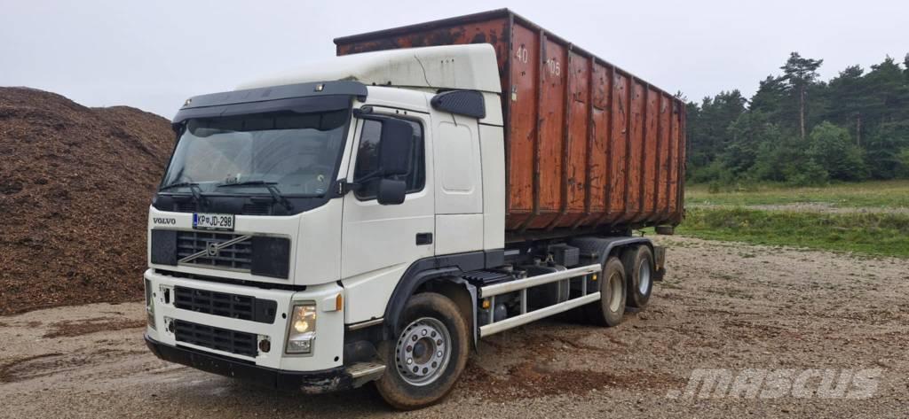 Volvo J4CFC Rol kiper kamioni sa kukom za podizanje tereta