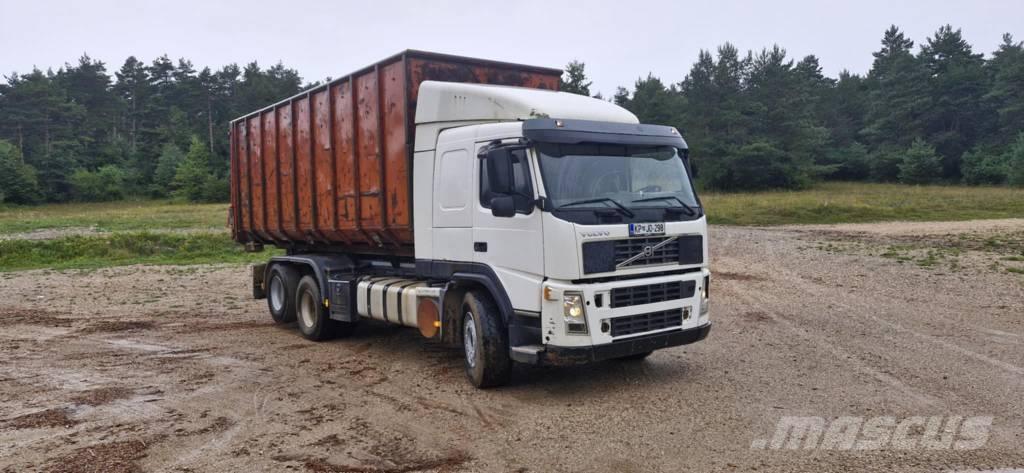 Volvo J4CFC Rol kiper kamioni sa kukom za podizanje tereta