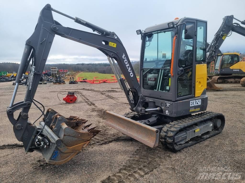 Volvo ECR25 D Mini bageri < 7t
