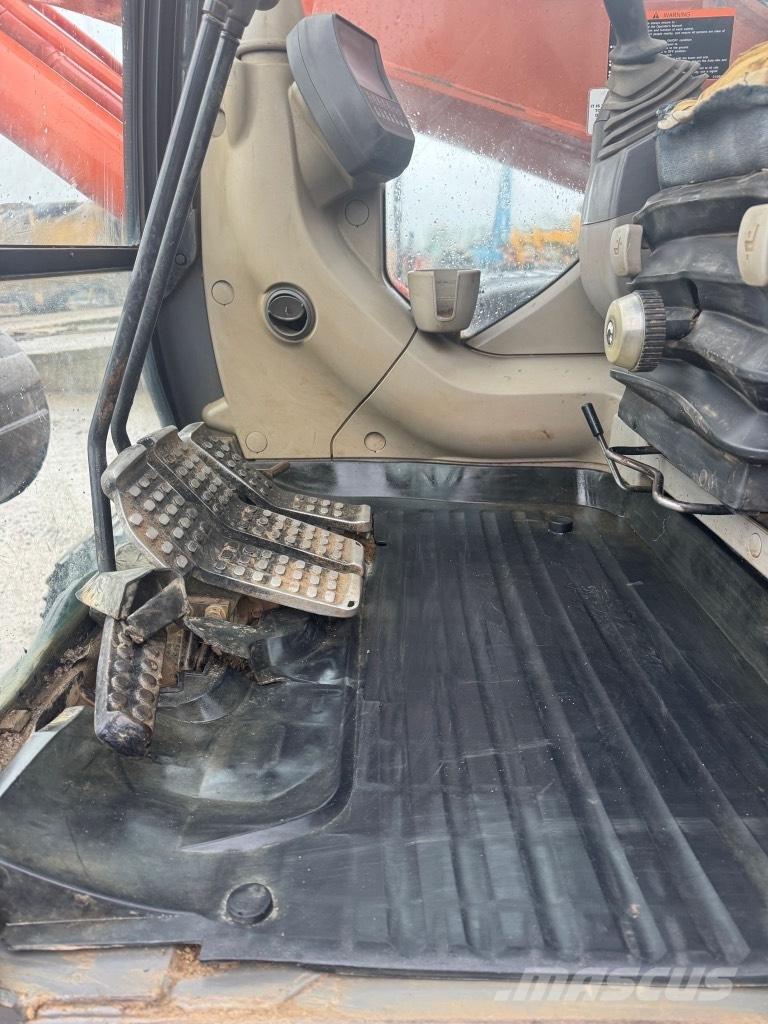 Hitachi zx210 Bageri guseničari