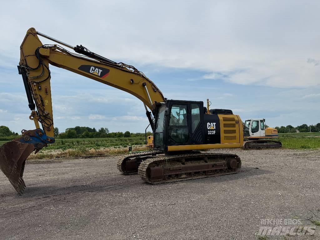 CAT 323 F L Bageri guseničari