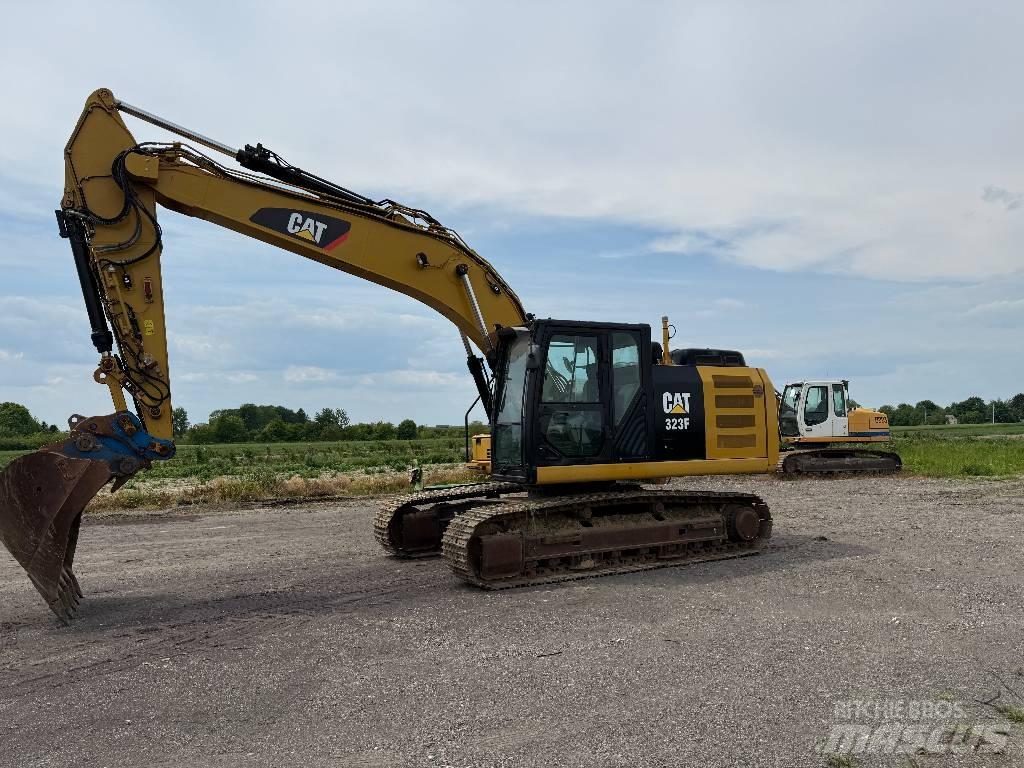 CAT 323 F L Bageri guseničari