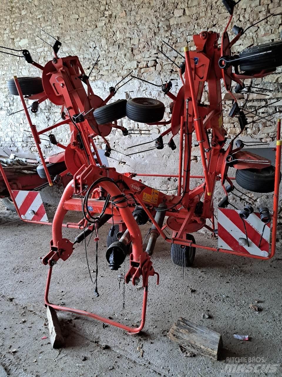 Kuhn GF7902 Okretači i sakupljači sena