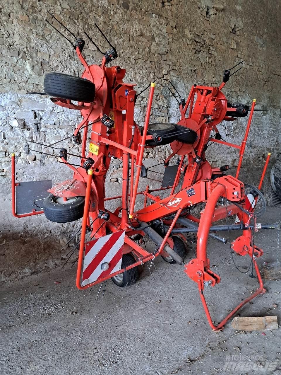Kuhn GF7902 Okretači i sakupljači sena