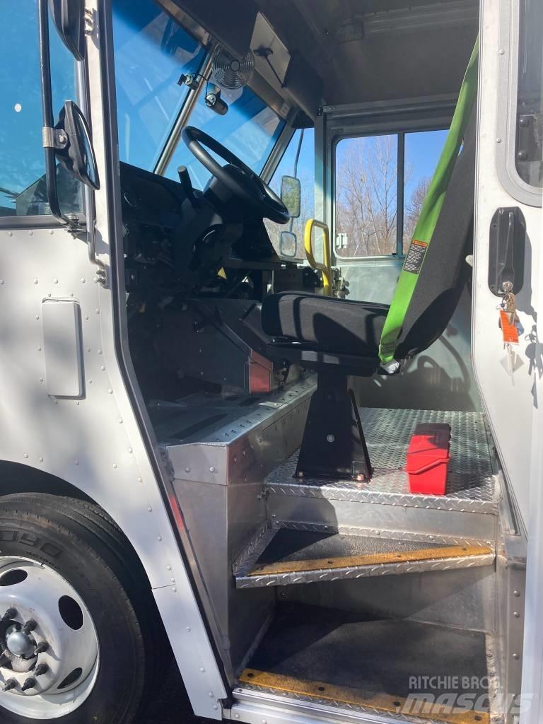 Ford F59 Sanduk kombiji