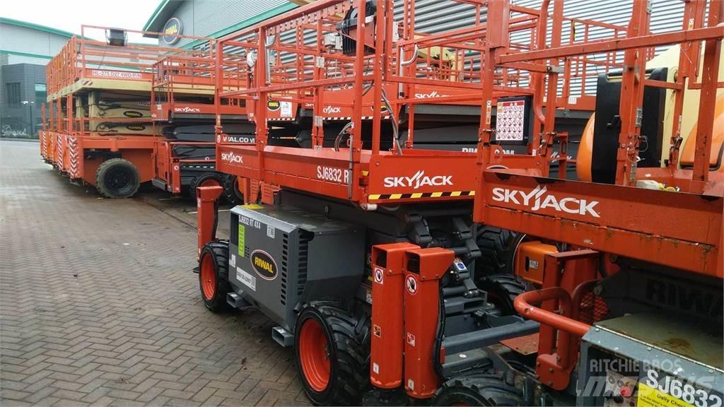 SkyJack 6832RT Makazaste platforme