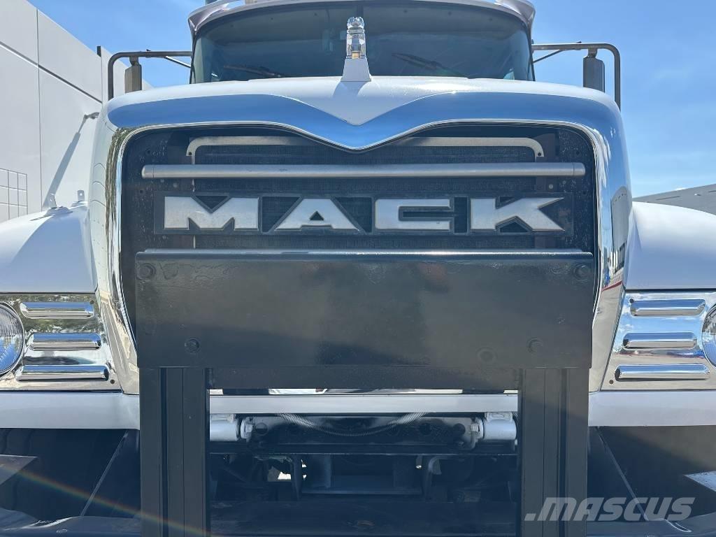 Mack CV 713 Kamioni za podizanje kablova