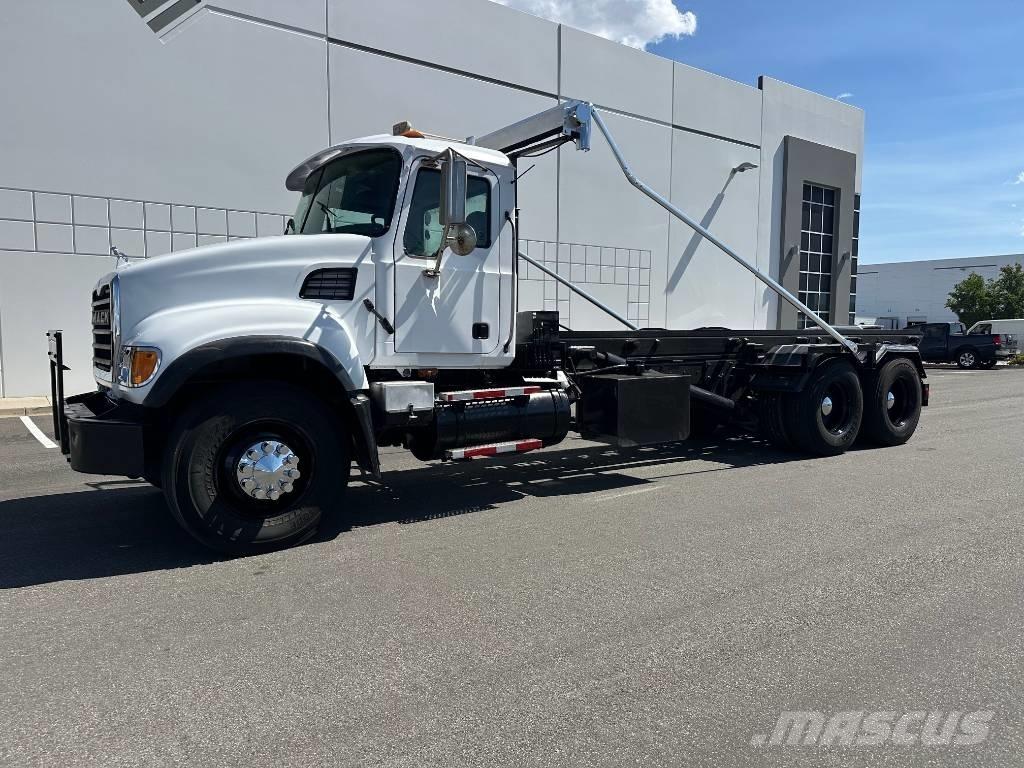 Mack CV 713 Kamioni za podizanje kablova