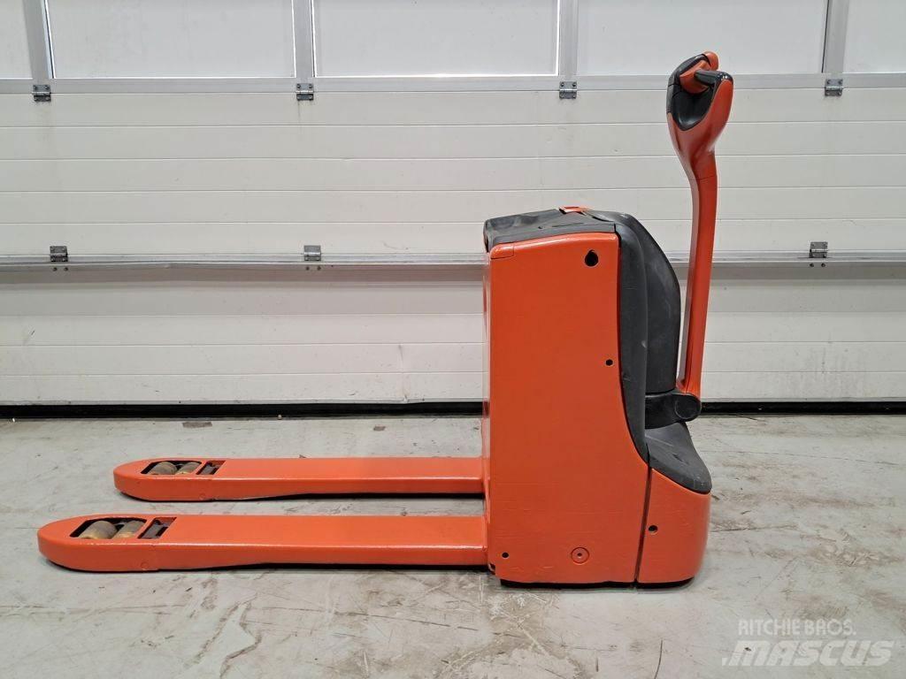Linde T16 Nisko podizni električni viljuškar