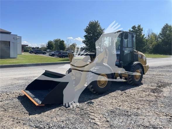 CAT 906M Utovarivači na točkove