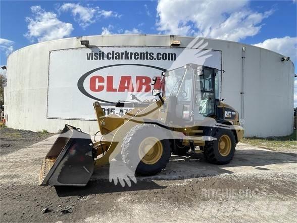 CAT 908M Utovarivači na točkove
