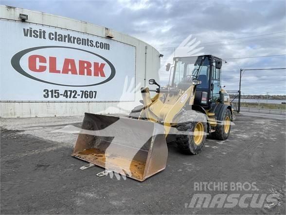 CAT 908M Utovarivači na točkove