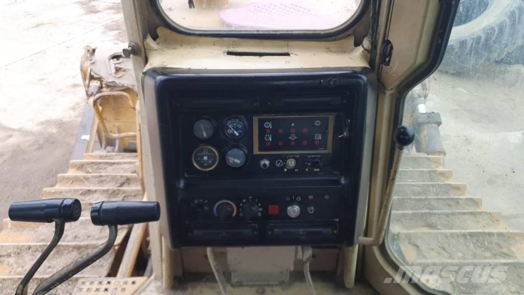CAT D 6 M XL Buldožeri guseničari