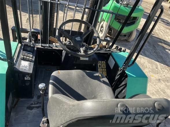 JCB 930 Vanterenski viljuškar