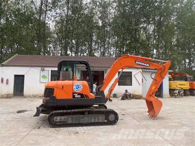 Doosan DX60 Bageri guseničari