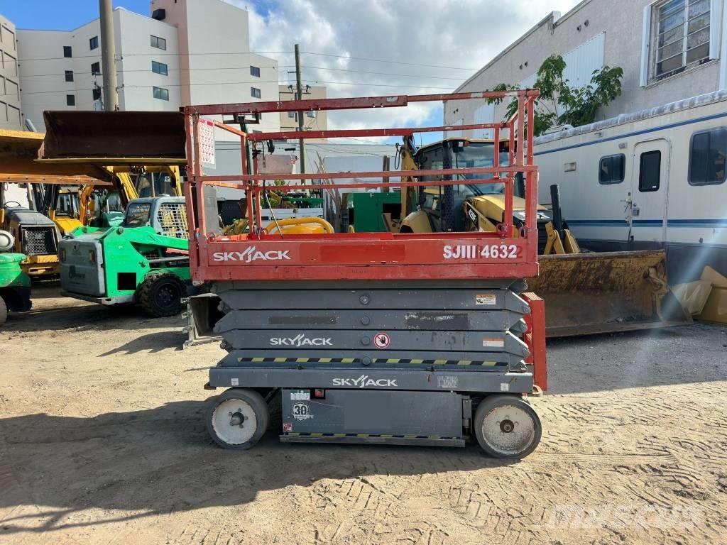 JLG 32 Lift Makazaste platforme