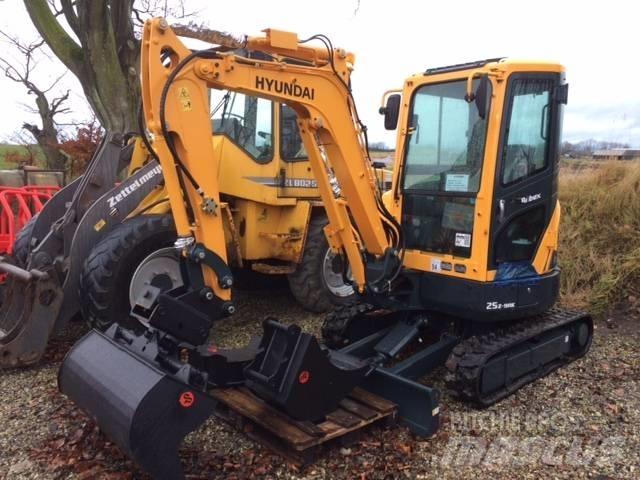 Hyundai R25 AK Mini bageri < 7t