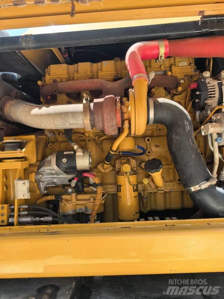 CAT M 320 Bageri točkaši