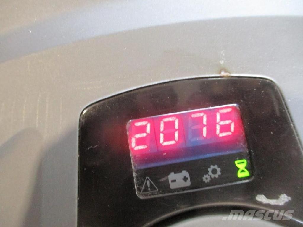 Toyota LPE200 Nisko podizni električni viljuškar sa stajalištom