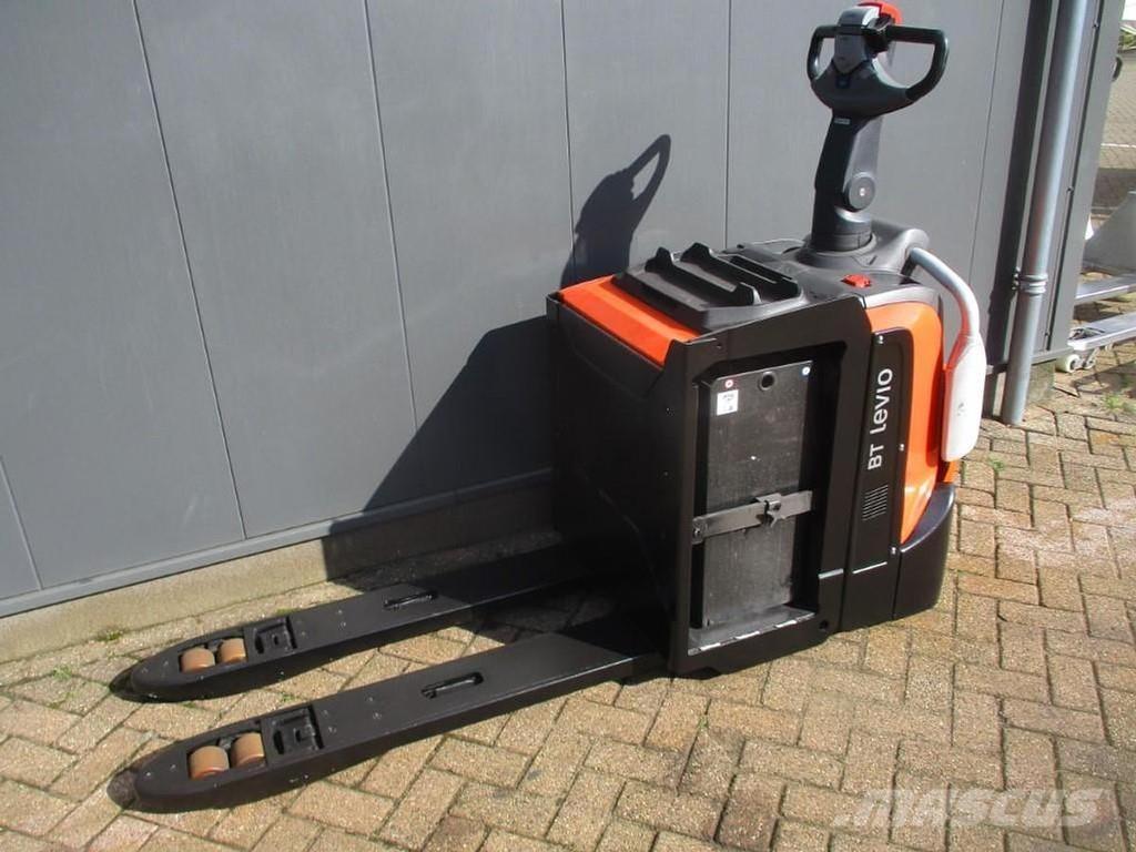 Toyota LPE200 Nisko podizni električni viljuškar sa stajalištom