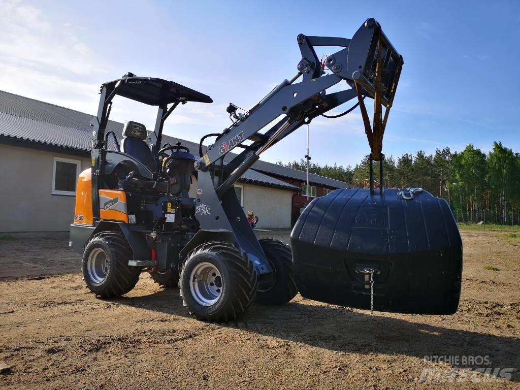 GiANT 1500 Višenamenski utovarivači
