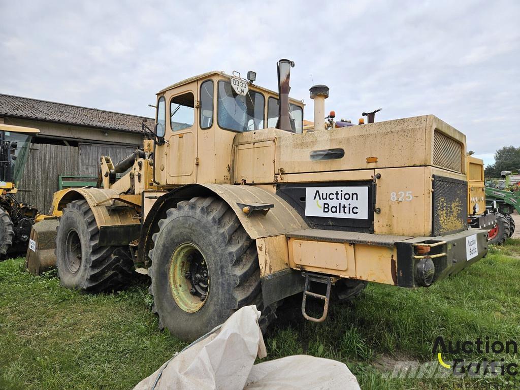  Kirovec K-700A Traktori