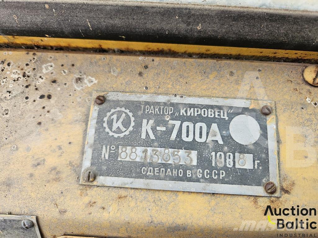  Kirovec K-700A Traktori